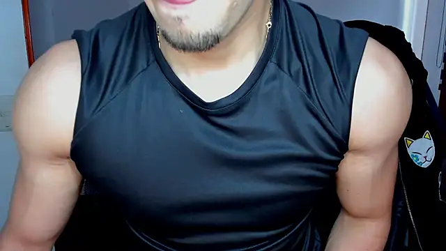 Snapshot of Tommy_Bred chatting on June 18, 6:57 pm Tommy Bred online show from June 18, 6:57 pm