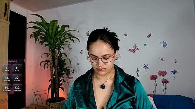 Snapshot of VICTORIABLACK_@xh chatting on May 6, 8:51 am VICTORIABLACK xh online show from May 6, 8:51 am