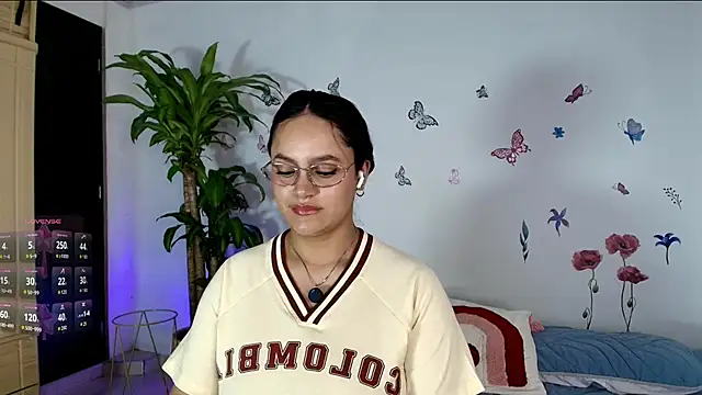 Snapshot of VICTORIABLACK_@xh chatting on May 17, 10:04 am VICTORIABLACK xh online show from May 17, 10:04 am