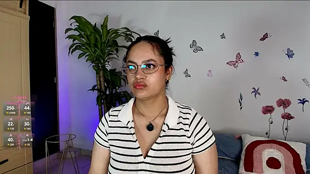Snapshot of VICTORIABLACK_@xh chatting on May 9, 9:56 am VICTORIABLACK xh online show from May 9, 9:56 am
