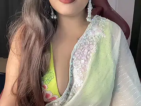 Snapshot of shanayaaa_1 chatting on June 15, 7:35 pm shanayaaa 1 online show from June 15, 7:35 pm