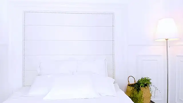 NaomiYuu online show from November 18, 2:27 am