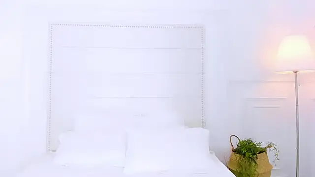 NaomiYuu online show from November 29, 2:01 am