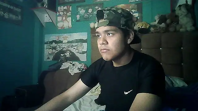 Snapshot of Valesh20 chatting on November 18, 1:10 am Valesh20 online show from November 18, 1:10 am