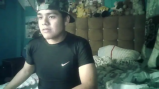 Snapshot of Valesh20 chatting on November 1, 4:19 am Valesh20 online show from November 1, 4:19 am