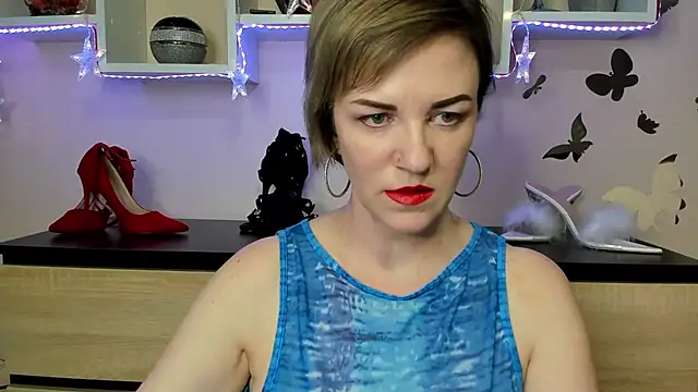 Snapshot of feliziaDesire chatting on February 26, 11:54 am feliziaDesire online show from February 26, 11:54 am