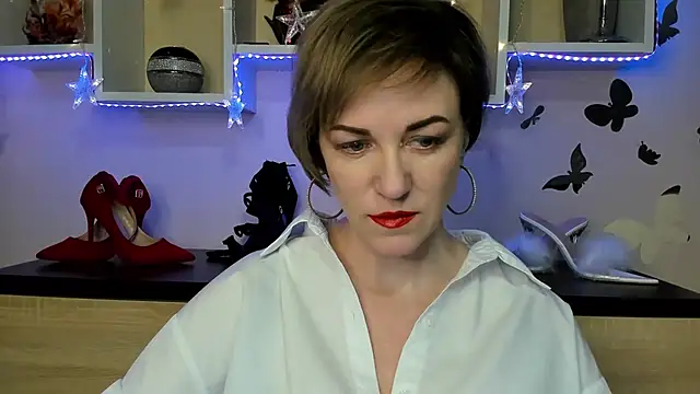 Snapshot of feliziaDesire chatting on February 15, 7:06 am feliziaDesire online show from February 15, 7:06 am