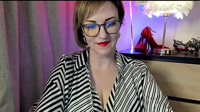 Snapshot of feliziaDesire chatting on October 3, 11:23 am feliziaDesire online show from October 3, 11:23 am