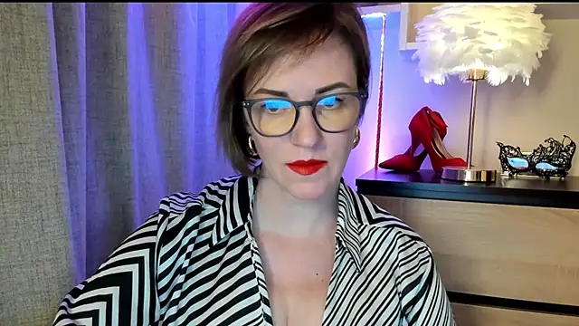 Snapshot of feliziaDesire chatting on September 28, 10:00 am feliziaDesire online show from September 28, 10:00 am