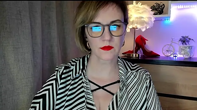 Snapshot of feliziaDesire chatting on October 12, 1:12 pm feliziaDesire online show from October 12, 1:12 pm