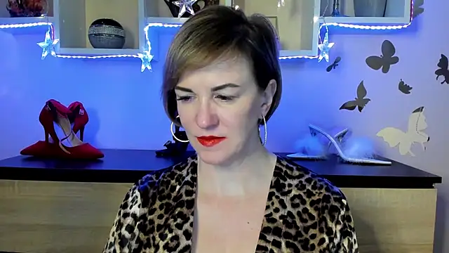 Snapshot of feliziaDesire chatting on March 18, 2:29 am feliziaDesire online show from March 18, 2:29 am