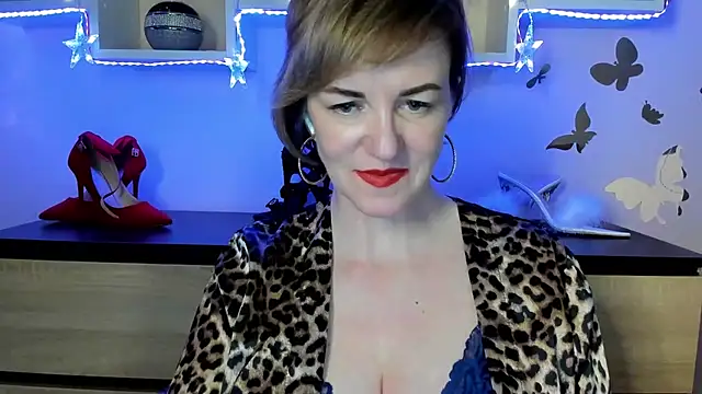 Snapshot of feliziaDesire chatting on March 17, 11:24 pm feliziaDesire online show from March 17, 11:24 pm