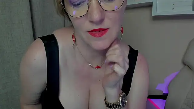 feliziaDesire online show from August 4, 3:49 pm
