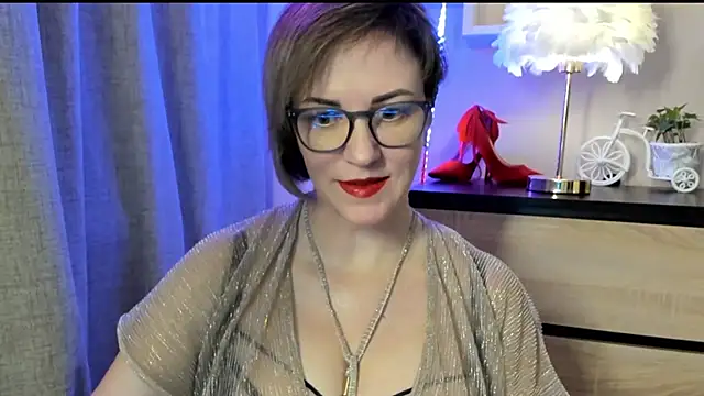 Snapshot of feliziaDesire chatting on October 5, 8:16 am feliziaDesire online show from October 5, 8:16 am