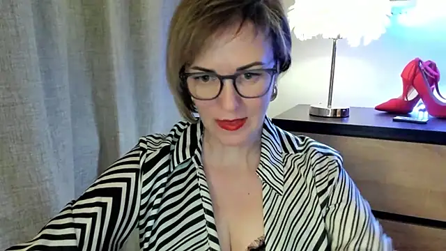 Snapshot of feliziaDesire chatting on October 19, 1:14 pm feliziaDesire online show from October 19, 1:14 pm