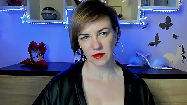 Snapshot of feliziaDesire chatting on March 18, 9:43 pm feliziaDesire online show from March 18, 9:43 pm