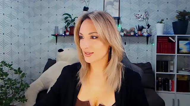 MillaXQueen online show from January 14, 3:26 pm