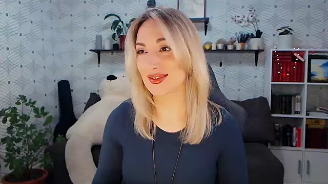 MillaXQueen online show from March 29, 5:42 am