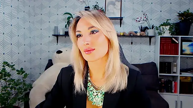 Snapshot of MillaXQueen chatting on November 18, 2:42 pm MillaXQueen online show from November 18, 2:42 pm