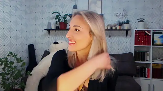 MillaXQueen online show from March 26, 11:52 am