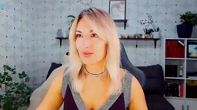 Snapshot of MillaXQueen chatting on November 4, 1:59 pm MillaXQueen online show from November 4, 1:59 pm