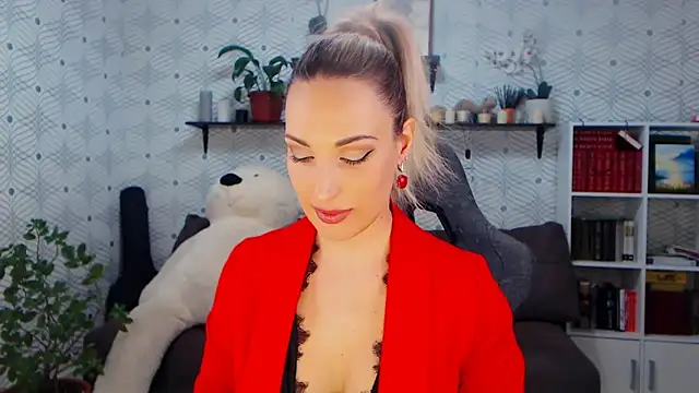 MillaXQueen online show from March 19, 2:28 pm