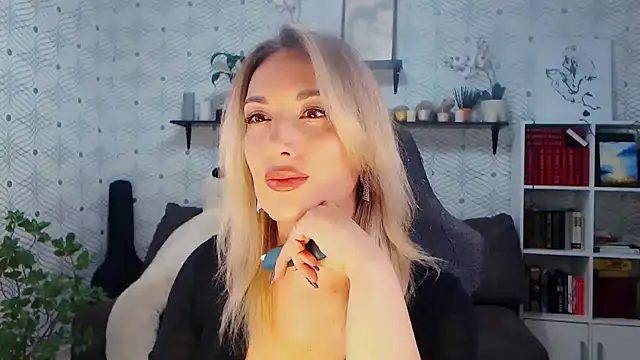 MillaXQueen online show from May 14, 11:18 am