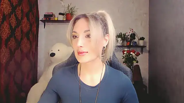 Snapshot of MillaXQueen chatting on March 10, 9:56 am MillaXQueen online show from March 10, 9:56 am