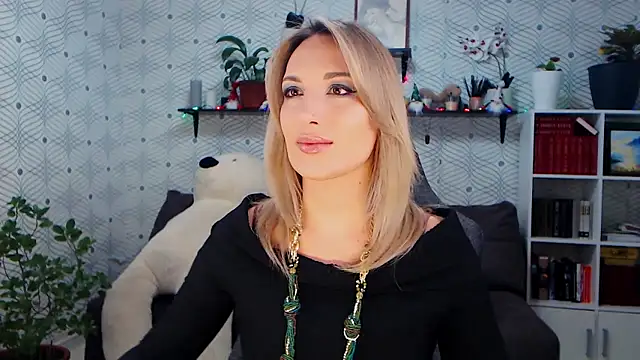 MillaXQueen online show from January 9, 2:57 pm