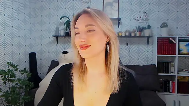 MillaXQueen online show from April 20, 3:02 pm