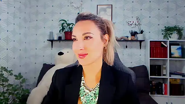 Snapshot of MillaXQueen chatting on October 25, 3:01 pm MillaXQueen online show from October 25, 3:01 pm