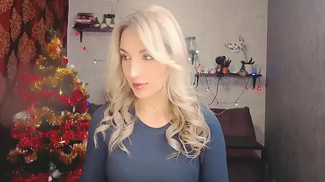 Snapshot of MillaXQueen chatting on December 14, 5:07 am MillaXQueen online show from December 14, 5:07 am