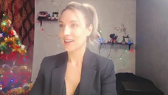 Snapshot of MillaXQueen chatting on December 16, 7:26 am MillaXQueen online show from December 16, 7:26 am