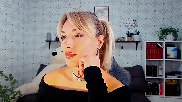 Snapshot of MillaXQueen chatting on October 11, 12:06 pm MillaXQueen online show from October 11, 12:06 pm