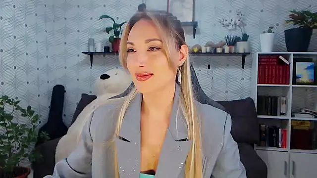 MillaXQueen online show from February 19, 2:58 pm