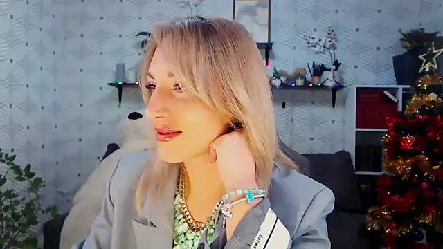 MillaXQueen online show from December 20, 3:04 pm