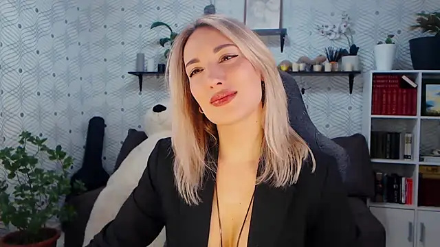 MillaXQueen online show from February 26, 3:23 pm