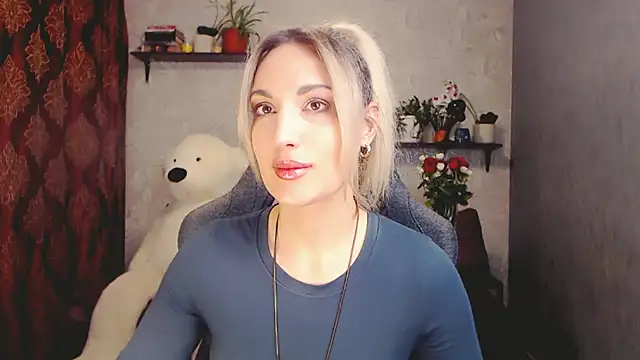 Snapshot of MillaXQueen chatting on March 10, 2:16 pm MillaXQueen online show from March 10, 2:16 pm