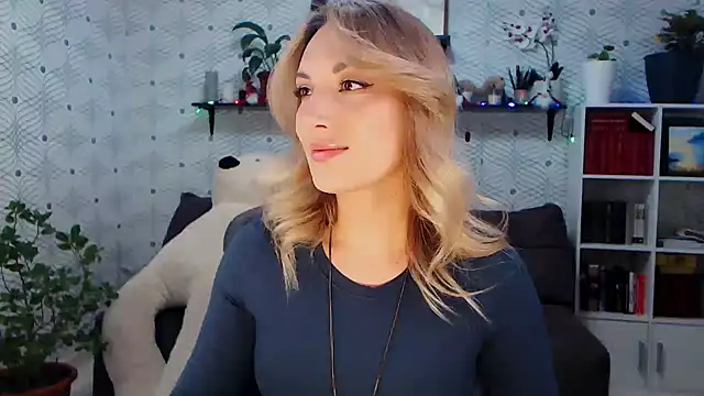 MillaXQueen online show from January 18, 3:26 pm