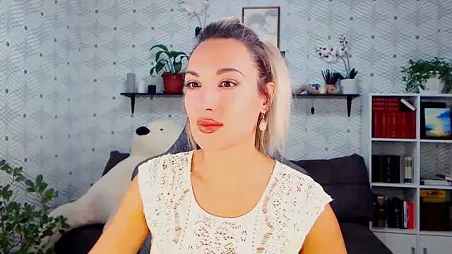 Snapshot of MillaXQueen chatting on October 15, 2:03 pm MillaXQueen online show from October 15, 2:03 pm