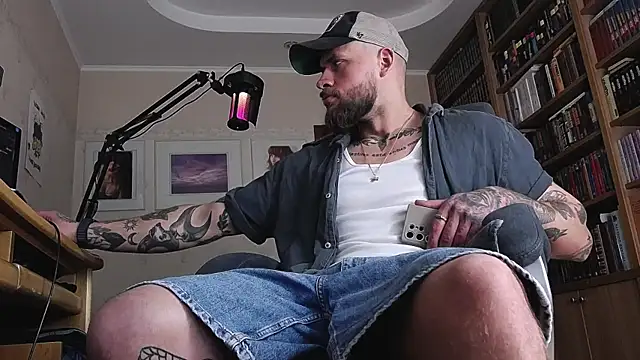 Snapshot of FindomJason chatting on June 16, 1:22 pm FindomJason online show from June 16, 1:22 pm