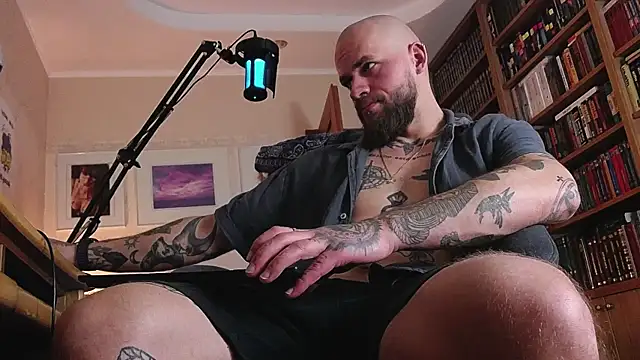 Snapshot of FindomJason chatting on June 28, 7:31 pm FindomJason online show from June 28, 7:31 pm