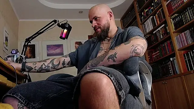 Snapshot of FindomJason chatting on June 24, 11:09 am FindomJason online show from June 24, 11:09 am