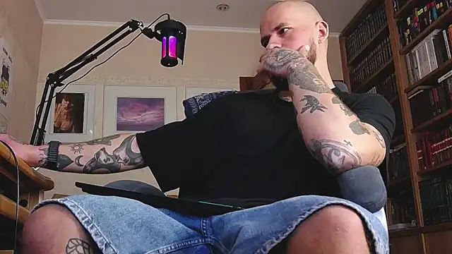 Snapshot of FindomJason chatting on July 12, 11:44 am FindomJason online show from July 12, 11:44 am