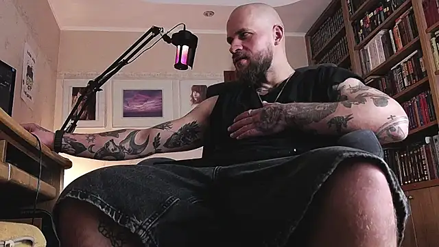 Snapshot of FindomJason chatting on June 13, 9:02 pm FindomJason online show from June 13, 9:02 pm