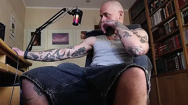 Snapshot of FindomJason chatting on June 19, 1:17 pm FindomJason online show from June 19, 1:17 pm