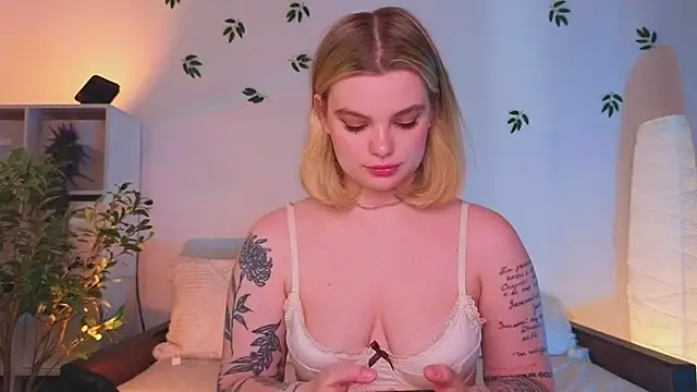 Hottie Jane online show from May 2, 11:59 am