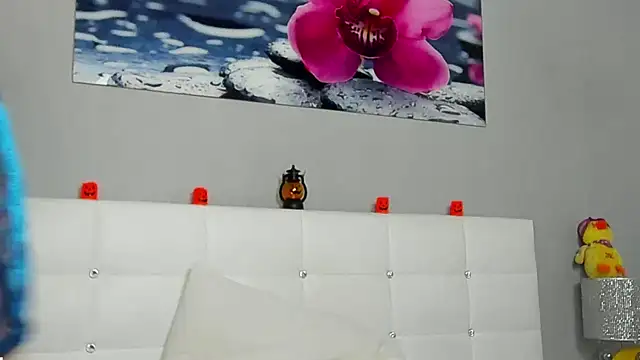 JuliaHunts online show from October 15, 10:56 am
