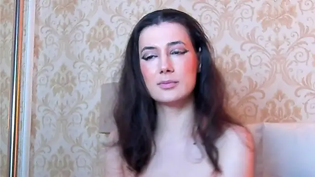 JuliaHunts online show from July 12, 10:05 am