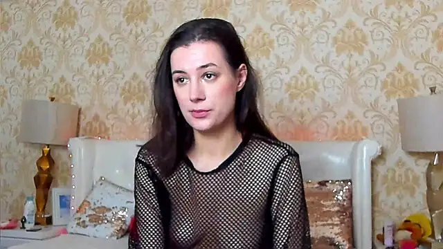 JuliaHunts online show from February 8, 6:11 am